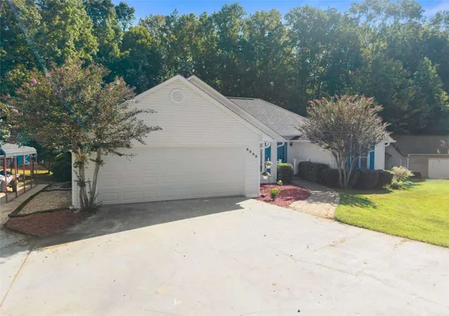 Photo 4 of Sale Pending at 3309 Jean Marie Ln, Gainesville, GA 30506 | MLS# 7835775 | Listing updated on 2026-10-29