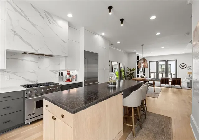 Photo 2 of Sale Pending at 3667 Peachtree Rd NE #1, Atlanta, GA 30319 | MLS# 7781753 | Listing updated on 2026-10-27