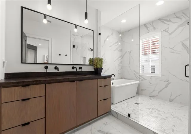 Photo 4 of Sale Pending at 3667 Peachtree Rd NE #1, Atlanta, GA 30319 | MLS# 7781753 | Listing updated on 2026-10-27