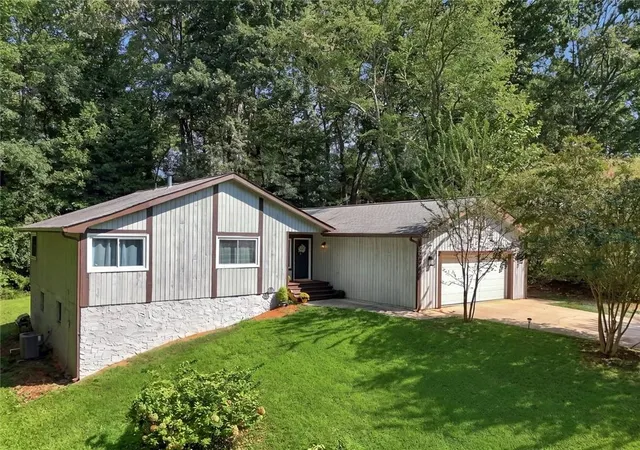 Photo 1 of Single family home for sale at 2644 Royal Oak Ct, Acworth, GA 30102 | MLS# 7838772 | Listing updated on 2026-10-02