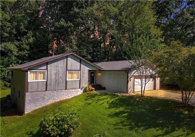 Photo 2 of Single family home for sale at 2644 Royal Oak Ct, Acworth, GA 30102 | MLS# 7838772 | Listing updated on 2026-10-02
