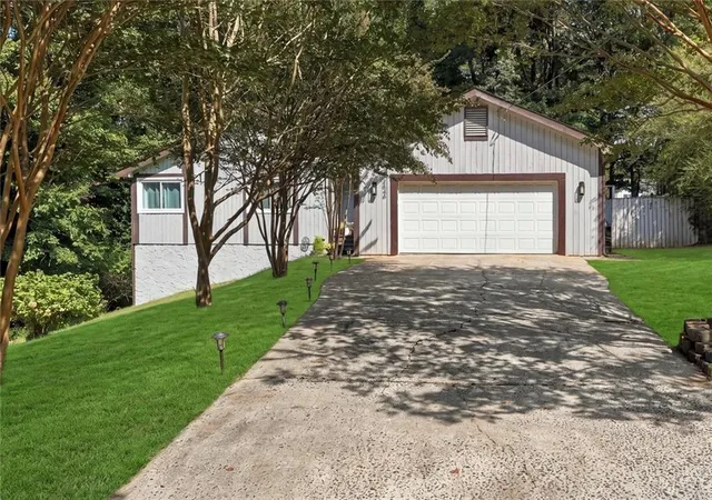 Photo 3 of Single family home for sale at 2644 Royal Oak Ct, Acworth, GA 30102 | MLS# 7838772 | Listing updated on 2026-10-02