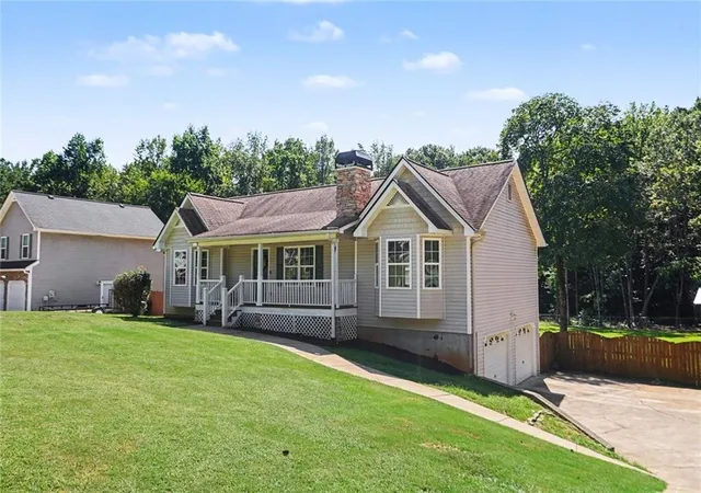 Photo 3 of Sale Pending at 163 Meadow Spring Ct, Temple, GA 30179 | MLS# 7833601 | Listing updated on 2026-10-09