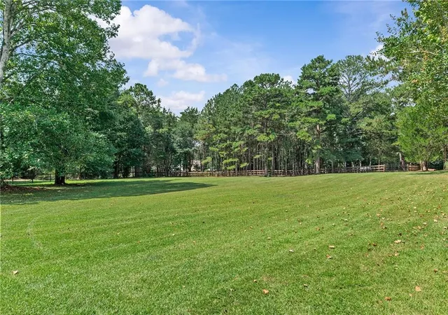 Photo 3 of Single family home for sale at 175 Williamsburg Ln, Athens, GA 30605 | MLS# 7837460 | Listing updated on 2026-10-09