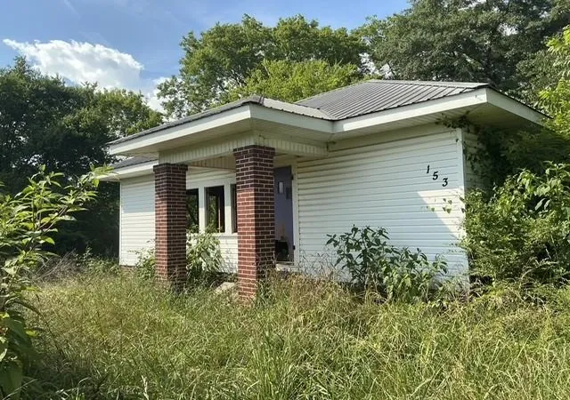 Photo 2 of Sale Pending at 153 Henderson Bnd Rd Nw, Calhoun, GA 30701 | MLS# 7840935 | Listing updated on 2026-10-02