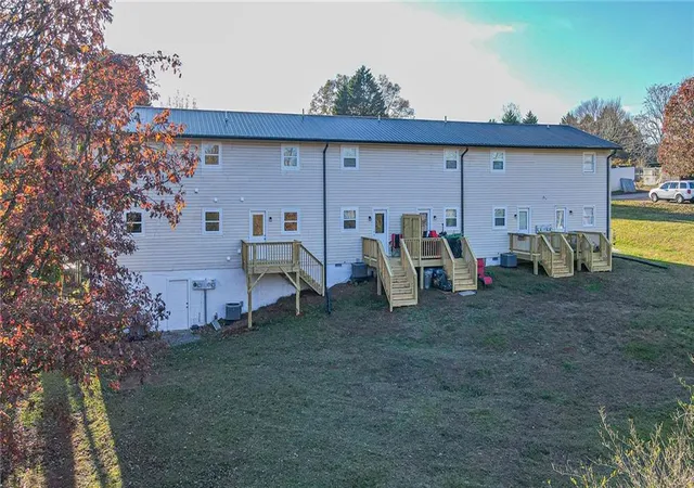 Photo 3 of Multi family home for sale at 450 Camp Creek Cir, Cornelia, GA 30531 | MLS# 7827414 | Listing updated on 2026-09-03