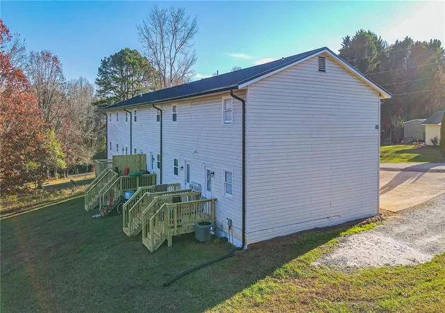 Photo 3 of Multi family home for sale at 450 Camp Creek Cir, Cornelia, GA 30531 | MLS# 7827414 | Listing updated on 2026-09-03