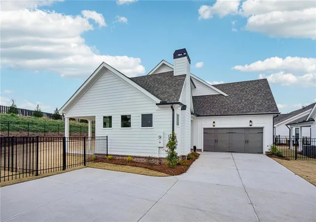 Photo 4 of Single family home for sale at 547 Pearl St, Cumming, GA 30040 | MLS# 7830723 | Listing updated on 2026-09-04