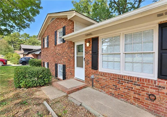 Photo 3 of Single family home for sale at 6370 Maddox Rd, Morrow, GA 30260 | MLS# 7854825 | Listing updated on 2026-10-17