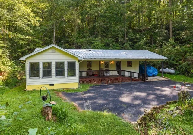 Photo 3 of Single family home for sale at 250 Mccollum Rd, Ellijay, GA 30540 | MLS# 7844612 | Listing updated on 2026-09-26