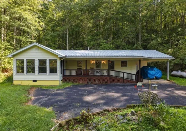 Photo 3 of Single family home for sale at 250 Mccollum Rd, Ellijay, GA 30540 | MLS# 7844612 | Listing updated on 2026-09-26