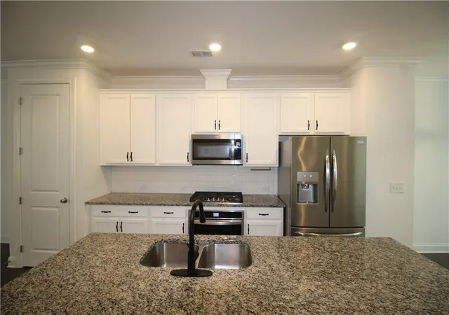 Photo 3 of Townhouse for sale at 6532 Beacon Dr, Sandy Springs, GA 30328 | MLS# 7799442 | Listing updated on 2026-10-27