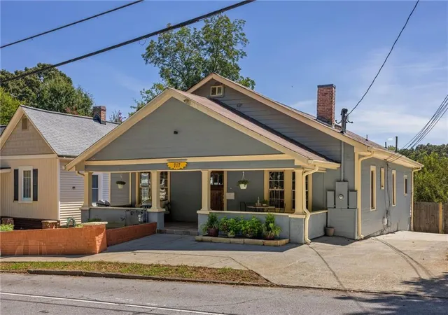 Photo 2 of Sale Pending at 717 Berne St Se, Atlanta, GA 30312 | MLS# 7835672 | Listing updated on 2026-09-22