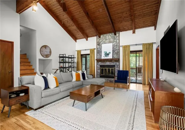 Photo 4 of Sale Pending at 1563 Sandpoint Dr NE, Roswell, GA 30075 | MLS# 7834862 | Listing updated on 2026-09-23
