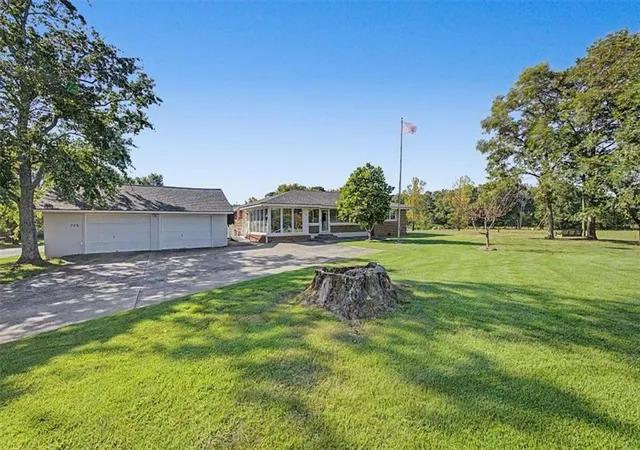 Photo 4 of Sale Pending at 326 Old Cassville White Rd, Cartersville, GA 30121 | MLS# 7836609 | Listing updated on 2026-09-23