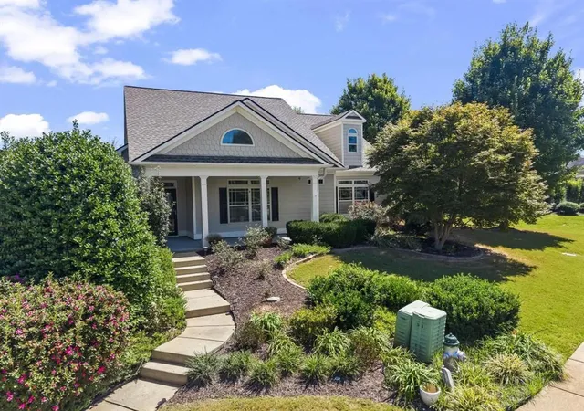 Photo 2 of Single family home for sale at 152 Stonebridge Xing, Newnan, GA 30265 | MLS# 7836541 | Listing updated on 2026-09-12