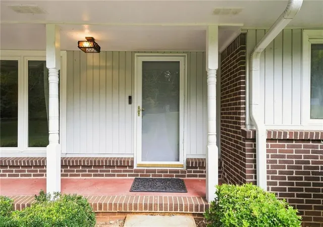 Photo 3 of Single family home for sale at 327 Green Dr, Canton, GA 30114 | MLS# 7834003 | Listing updated on 2026-09-25