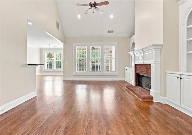 Photo 4 of Single family home for sale at 925 Windsor Pl Cir, Grayson, GA 30017 | MLS# 7836036 | Listing updated on 2026-09-11