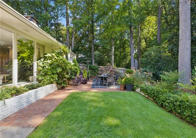 Photo 2 of Single family home for sale at 4091 Peachtree Dunwoody Rd Ne, Atlanta, GA 30342 | MLS# 7819712 | Listing updated on 2026-09-12
