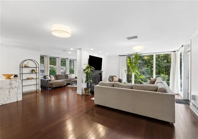 Photo 3 of Single family home for sale at 4091 Peachtree Dunwoody Rd Ne, Atlanta, GA 30342 | MLS# 7819712 | Listing updated on 2026-09-12