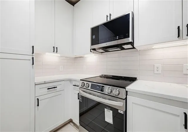Listing Photo 1 - Condo for sale in building located at 400 NW 17th St, Atlanta, GA 30363 - Unit #2322