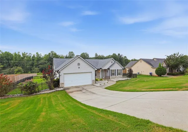 Photo 4 of Single family home for sale at 953 Jefferson Walk Cir, Jefferson, GA 30549 | MLS# 7832083 | Listing updated on 2026-09-12