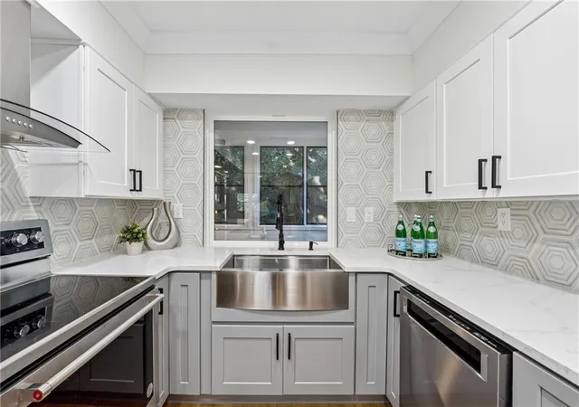 Photo 2 of Condo for sale at 106 La Rue Pl, Atlanta, GA 30327 | MLS# 7840259 | Listing updated on 2026-09-23