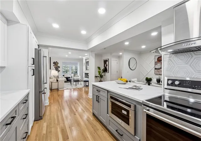 Photo 3 of Condo for sale at 106 La Rue Pl, Atlanta, GA 30327 | MLS# 7840259 | Listing updated on 2026-09-23