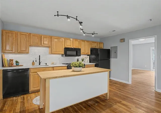Photo 3 of Condo for sale at 317 8th Street NE #7, Atlanta, GA 30309 | MLS# 7829082 | Listing updated on 2026-09-13