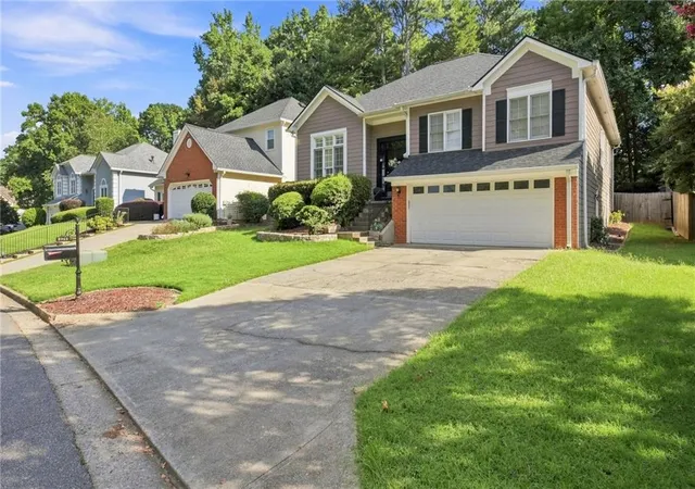 Photo 4 of Single family home for sale at 8965 Clb River Dr, Roswell, GA 30076 | MLS# 7833254 | Listing updated on 2026-09-17