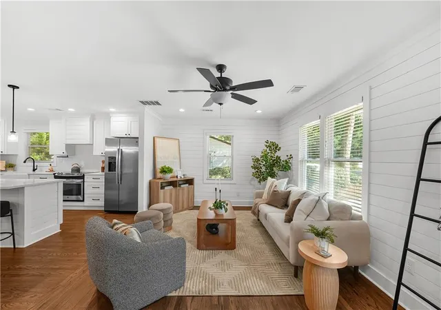 Photo 2 of Sale Pending at 811 Mclinden Ave Se, Smyrna, GA 30080 | MLS# 7835522 | Listing updated on 2026-09-23