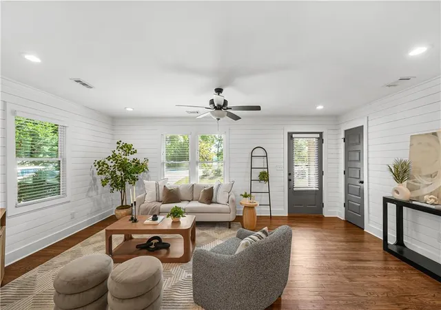 Photo 3 of Sale Pending at 811 Mclinden Ave SE, Smyrna, GA 30080 | MLS# 7835522 | Listing updated on 2026-09-23