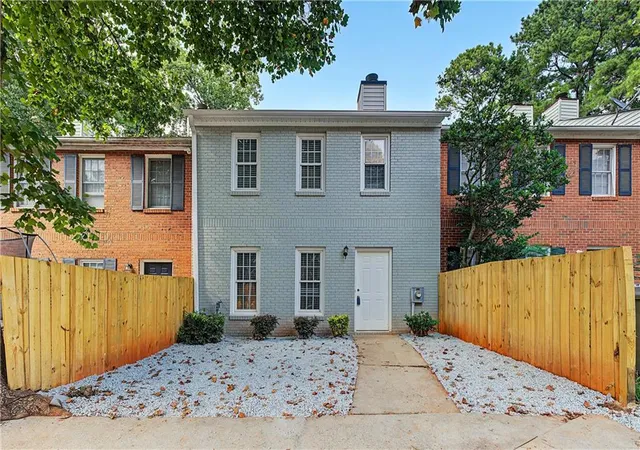 Townhouse for sale at 303 Timber Crk Ln SW, Marietta, GA 30060 | MLS# 7833002