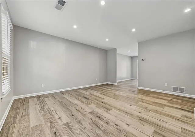 Photo 2 of Townhouse for sale at 303 Timber Crk Ln SW, Marietta, GA 30060 | MLS# 7833002 | Listing updated on 2026-09-16