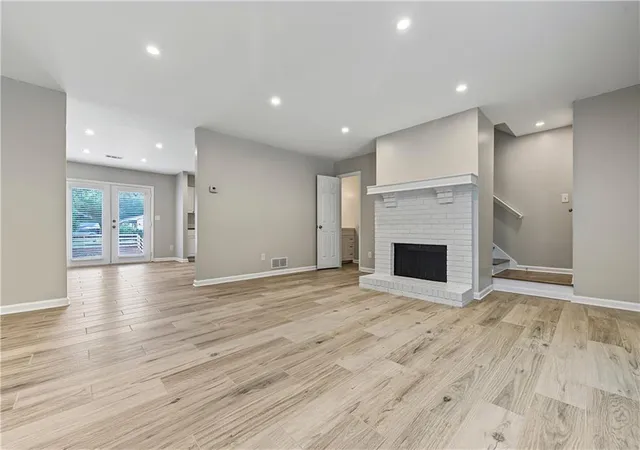 Photo 3 of Townhouse for sale at 303 Timber Crk Ln SW, Marietta, GA 30060 | MLS# 7833002 | Listing updated on 2026-09-16