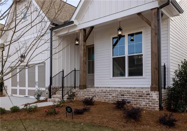 Photo 2 of Single family home for sale at 981 Eastman Ct, Hoschton, GA 30548 | MLS# 7857279 | Listing updated on 2026-10-22