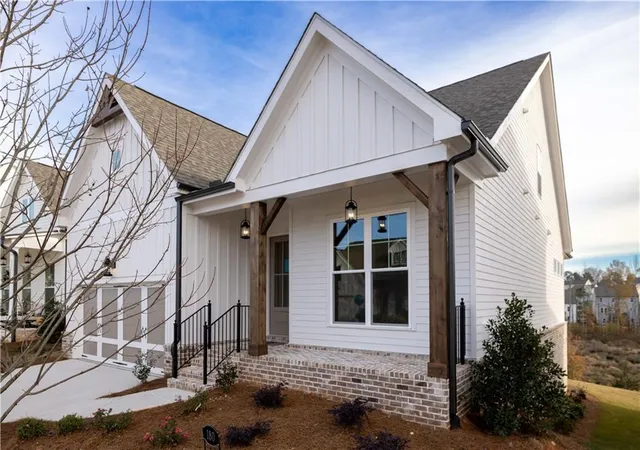 Photo 3 of Single family home for sale at 981 Eastman Ct, Hoschton, GA 30548 | MLS# 7857279 | Listing updated on 2026-10-22