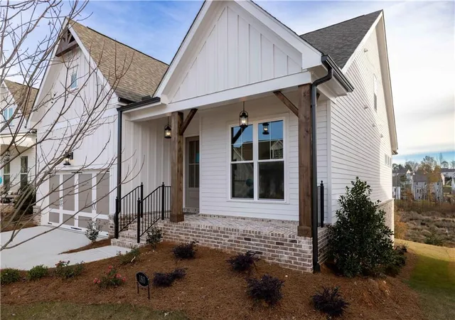 Photo 4 of Single family home for sale at 981 Eastman Ct, Hoschton, GA 30548 | MLS# 7857279 | Listing updated on 2026-10-22