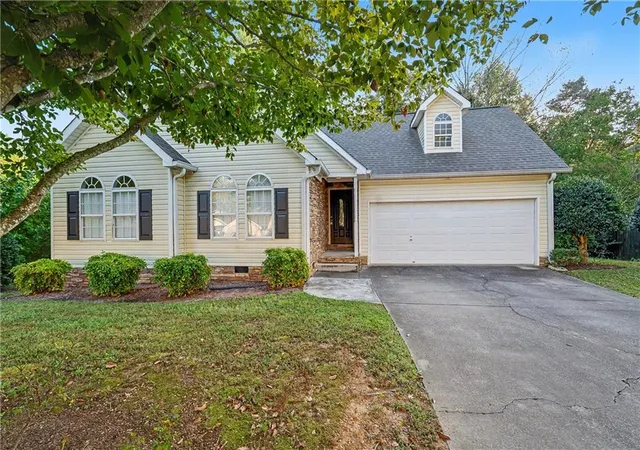Photo 1 of Sale Pending at 3008 Highgate Ct, Dalton, GA 30721 | MLS# 7855031 | Listing updated on 2026-10-27