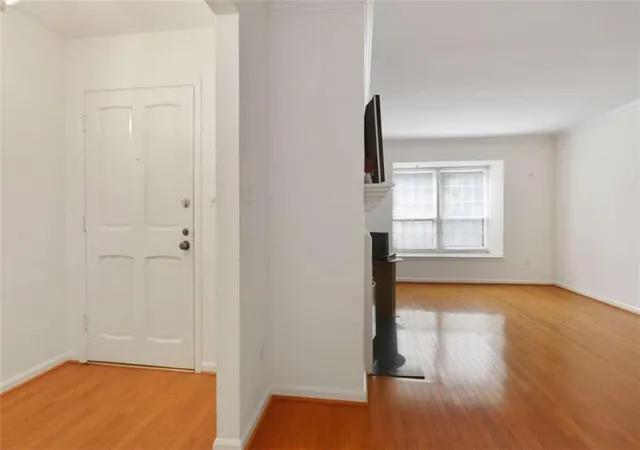 Photo 3 of Condo for sale at 158 Maribeau Sq, Atlanta, GA 30327 | MLS# 7837471 | Listing updated on 2026-09-23