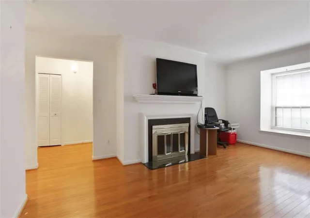 Photo 3 of Condo for sale at 158 Maribeau Sq, Atlanta, GA 30327 | MLS# 7837471 | Listing updated on 2026-09-23