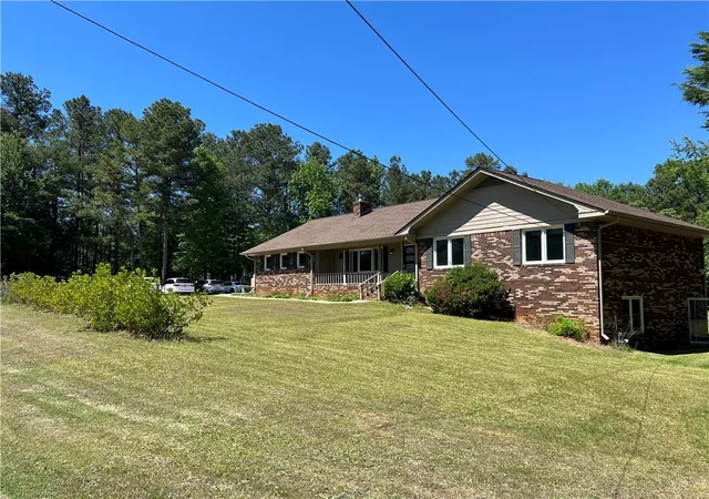 Photo 4 of Single family home for sale at 4993 W Price Rd, Suwanee, GA 30024 | MLS# 7832574 | Listing updated on 2026-09-04