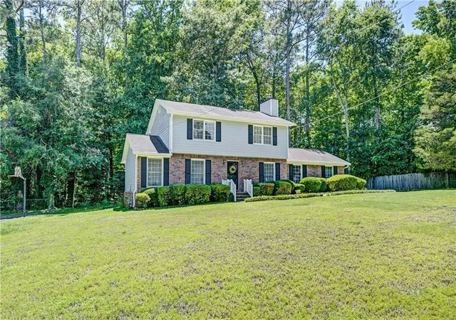 Photo 3 of Single family home for sale at 5201 Beechwood Forest Dr, Lithonia, GA 30038 | MLS# 7843798 | Listing updated on 2026-09-25