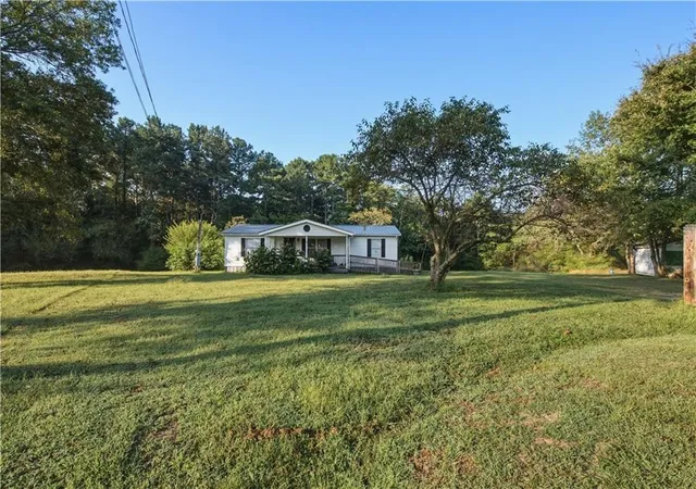 Photo 2 of Single family home for sale at 285 Mountain View Dr Se, Calhoun, GA 30701 | MLS# 7839477 | Listing updated on 2026-09-29