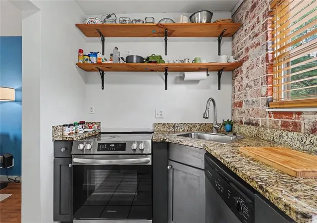 Listing Photo 1 - Condo for sale in building located at 561 Formwalt St Sw, Atlanta, GA 30312 - Unit #10