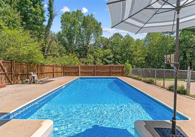 Photo 2 of Single family home for sale at 1212 Covie Dr, Dalton, GA 30720 | MLS# 7835785 | Listing updated on 2026-09-13