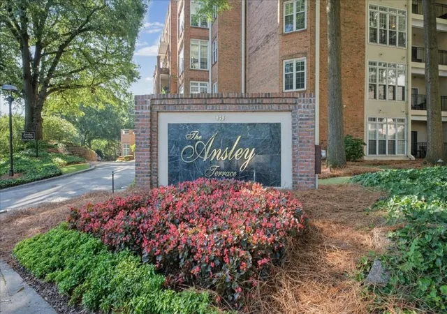 Listing Photo 3 - Condo for sale in building located at 175 15th St NE, Atlanta, GA 30309 - Unit #208