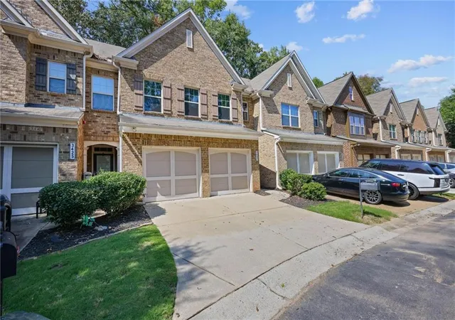 Photo 2 of Townhouse for sale at 3427 Vintage Cir #BLDG 15, Smyrna, GA 30080 | MLS# 7844338 | Listing updated on 2026-10-04