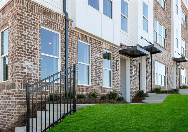 Listing Photo 5 - Condo for sale in building located at 338 Skylar Ct SE, Atlanta, GA 30315 - Unit #104