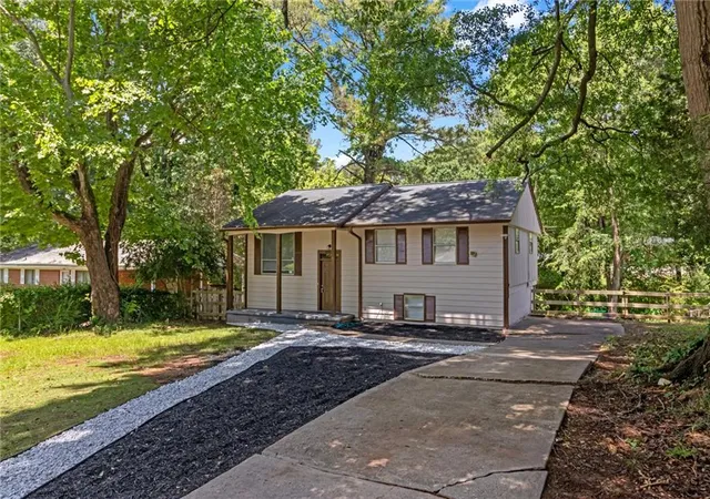 Photo 2 of Single family home for sale at 2496 Shiloh Dr, Decatur, GA 30034 | MLS# 7841367 | Listing updated on 2026-09-25